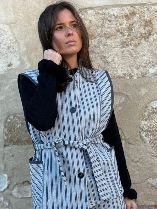 Total Look Chaleco y Pantalón - Imagen 3