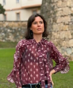 Blusa Burdeos con detalles en crudo